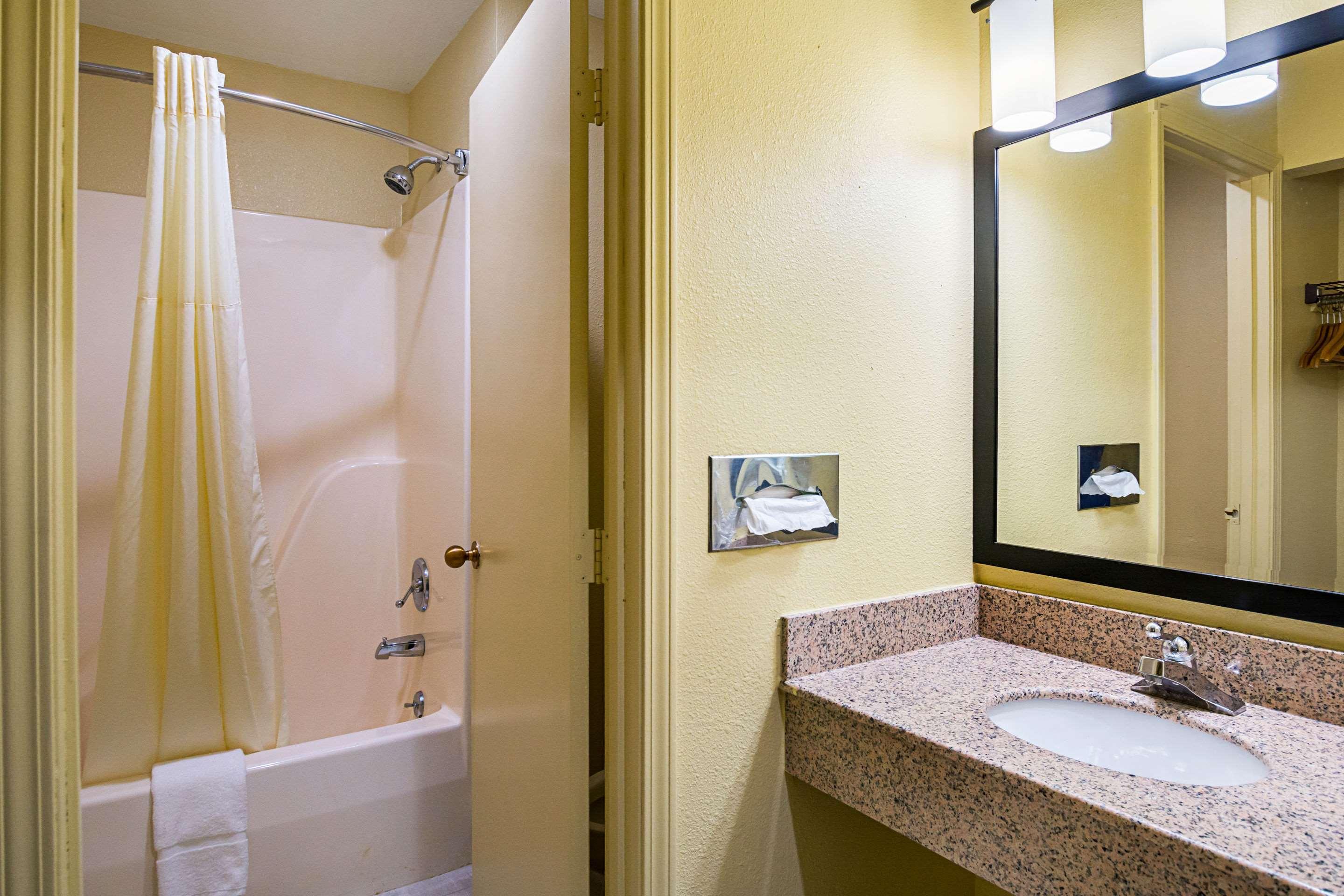 Quality Inn & Suites Greensburg I-74 Exterior foto