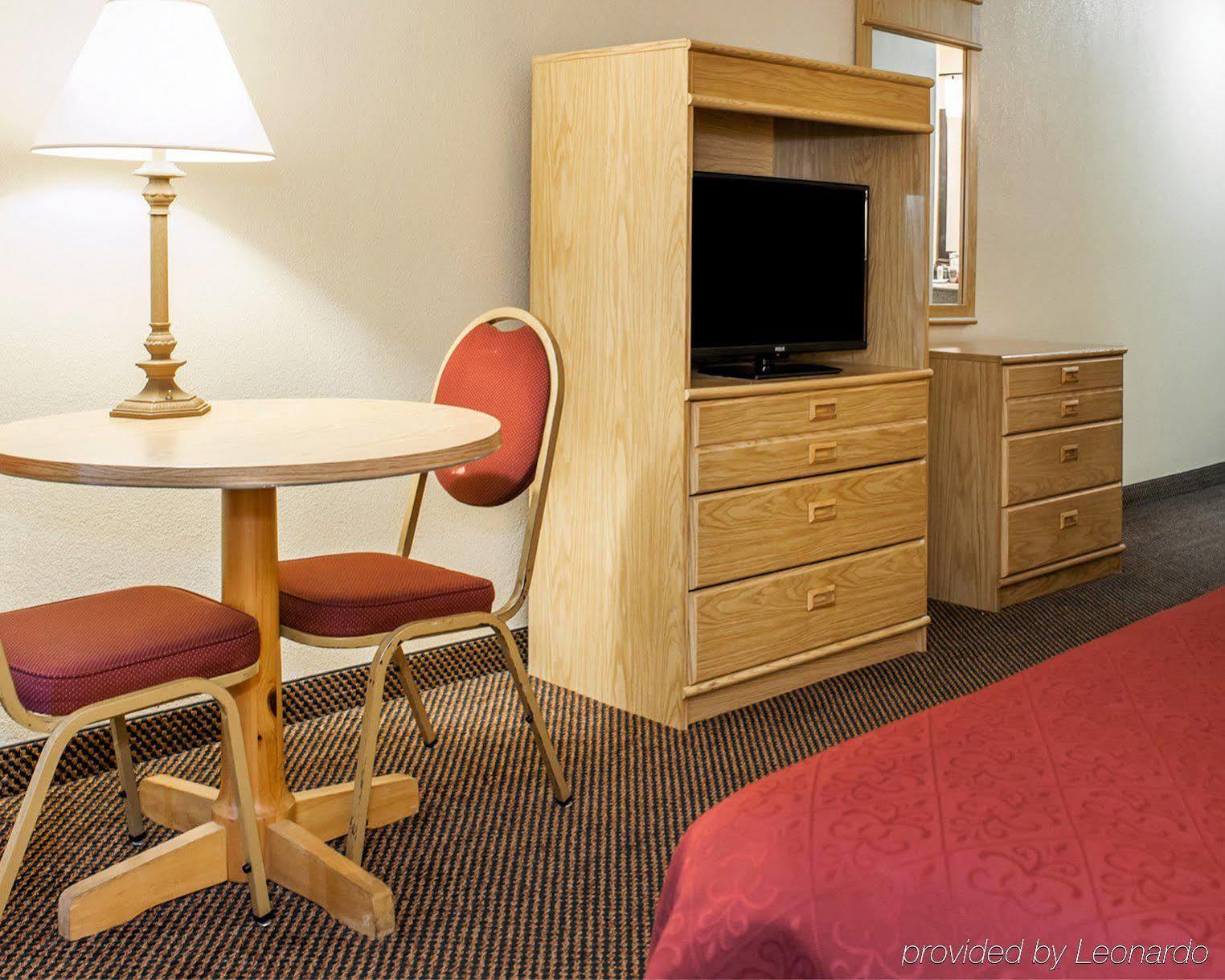 Quality Inn & Suites Greensburg I-74 Exterior foto